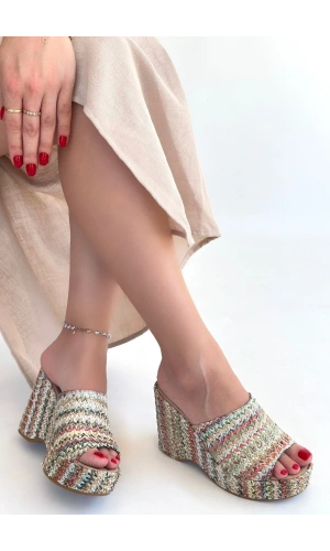 Tlay Kilim Desenli Dolgu Topuk Terlik