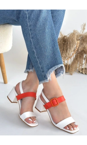 Year Beyaz Cilt Turuncu Detaylı Beyaz Topuklu Ayakkabı