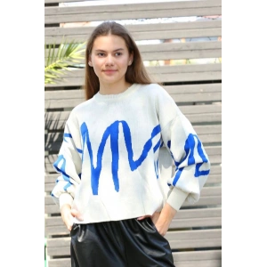 Mavi çizgili bisiklet yaka kazak beyaz