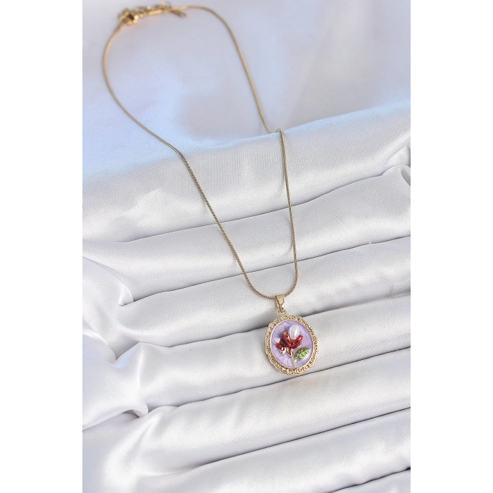 HarmonyAura 316L Çelik Gold Renk Zincir Mor Mineli İncili Çiçek İşlemeli Portre Model Kadın Kolye