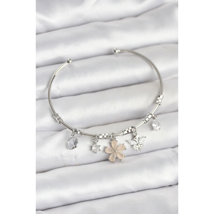HarmonyAura Çiçek ve Kelebek Charmlı Gümüş Renk Pirinç Kadın Bileklik
