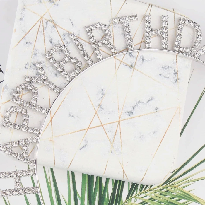 HarmonyAura Gümüş Kristal Taşlı Happy Birthday Doğum Günü Tacı İthal Ürün A Kalite 17x16 cm
