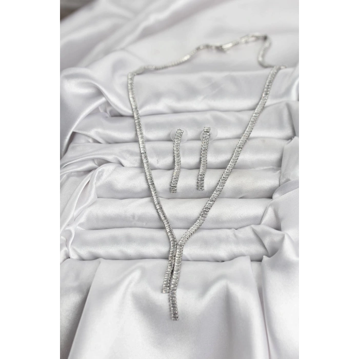 HarmonyAura Gümüş Renk Baget Zirkon Taşlı Kadın Kolye Küpe Set