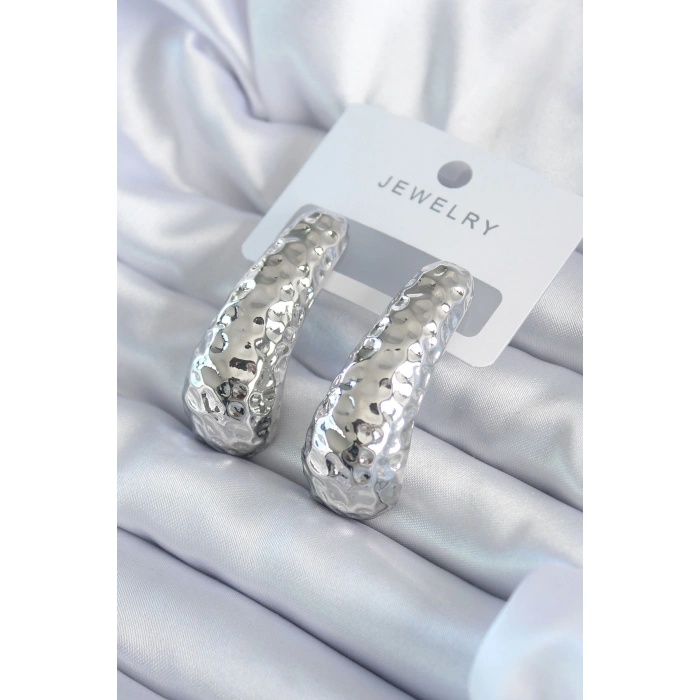 HarmonyAura Gümüş Renk İşleme Detay Pirinç Kadın Küpe