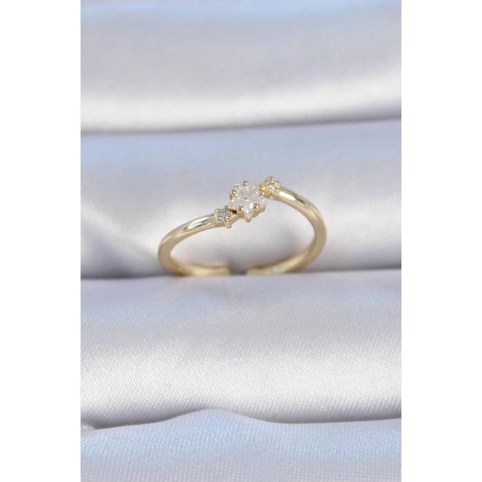 HarmonyAura Pirinç Gold Renk Beyaz Çiçek Model Zirkon Taş Detay Kadın Yüzük