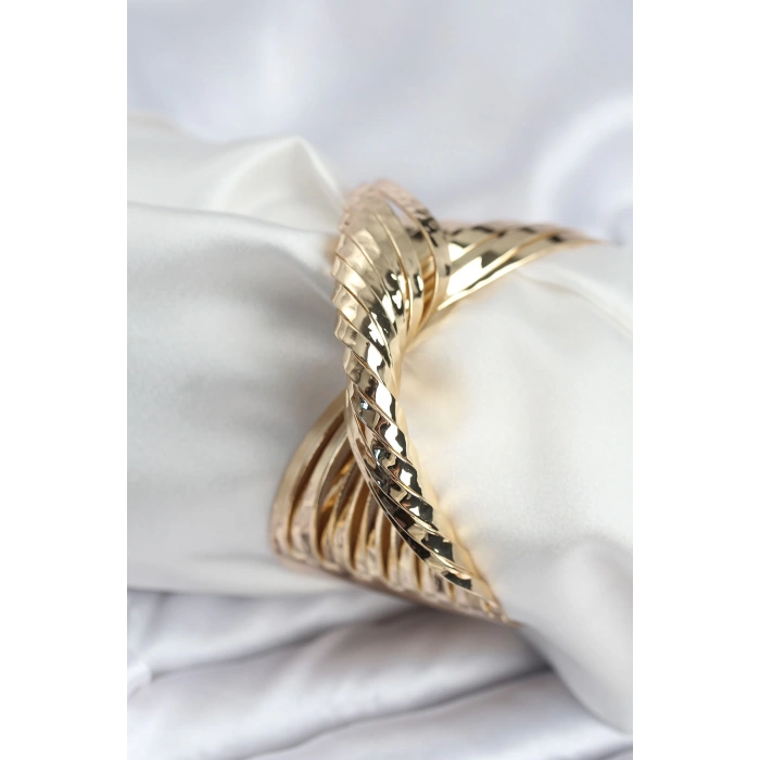 HarmonyAura Pirinç Gold Renk Kıvrımlı Yarım Kelepçe Bileklik