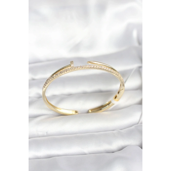 HarmonyAura Pirinç Gold Renk Zirkon Taşlı Çivi Model Kadın Kelepçe Bileklik