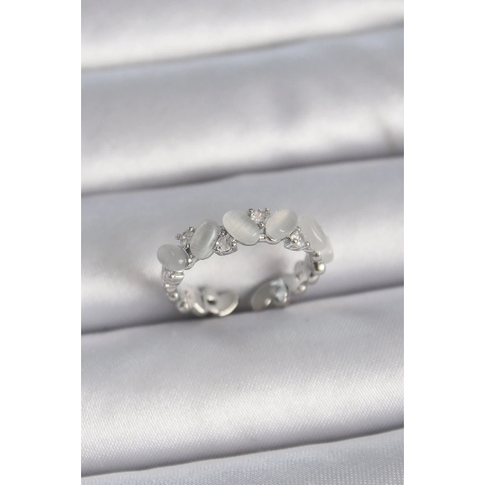 HarmonyAura Pirinç Gümüş Renk Ayarlanabilir Zirkon Taşlı Beyaz Mineli Model Kadın Yüzük