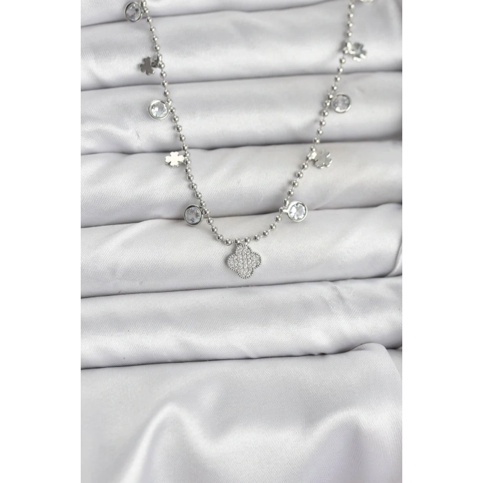 HarmonyAura Pirinç Gümüş Renk Yonca Model Kadın Kolye