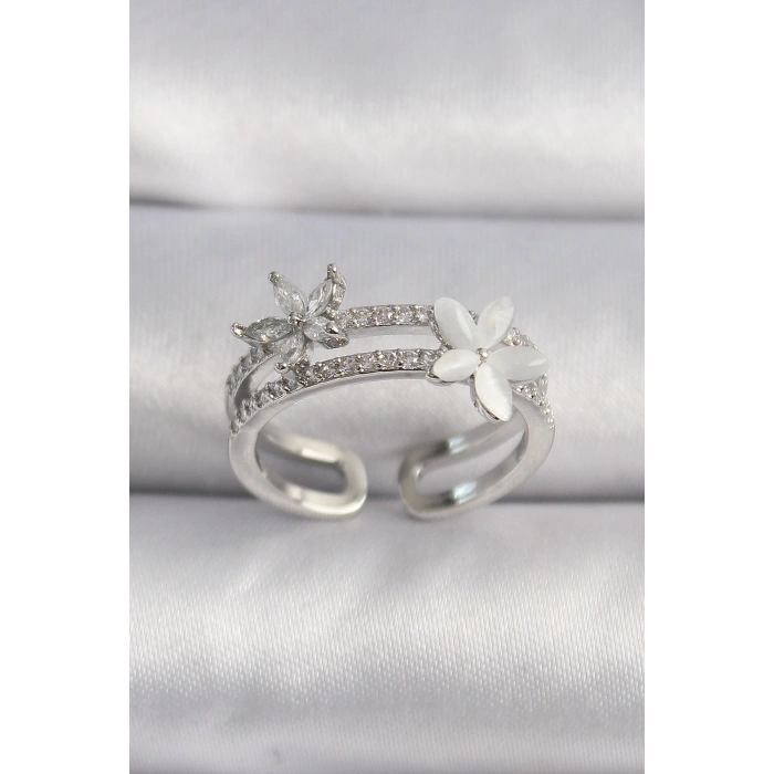 HarmonyAura Pirinç Gümüş Renk Zirkon Taşlı Çiçek Model VIP Seri Kadın Yüzük