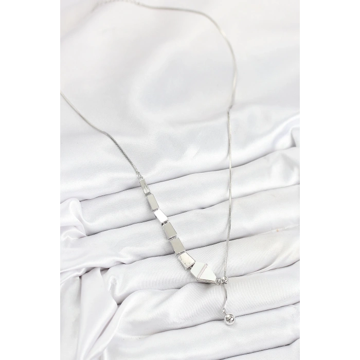 HarmonyAura Pirinç Yılan Model Gümüş Renk Asansörlü Kadın Kolye