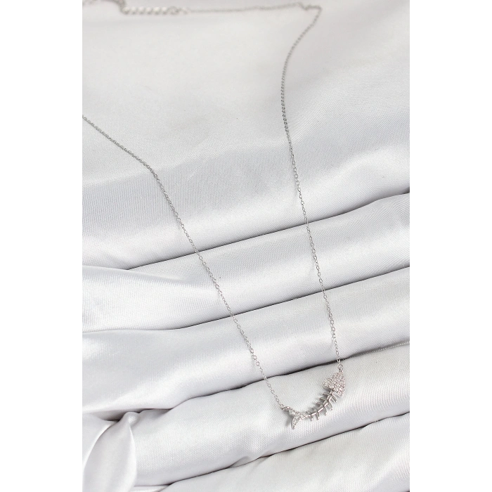 HarmonyAura Pirinç Zirkon Taşlı Balık Kılçığı Model Gümüş Renk Kadın Kolye