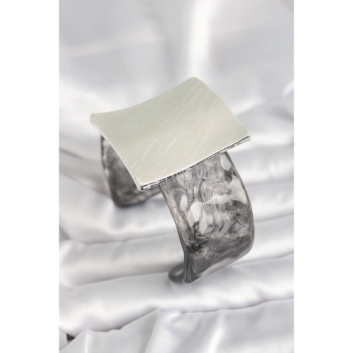 HarmonyAura Siyah Mermer Desen Akrilik Plastik Gümüş Kare Plaka Model Vintage Kadın Bilezik