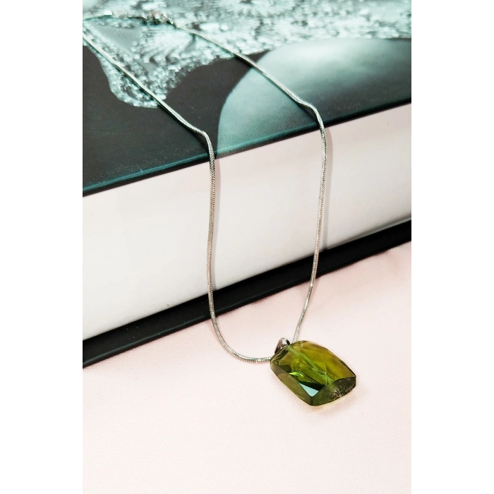 Moldavit Doğal Taşı Zincirli El Yapımı Kolye Uç: 2 Cm Zincir: 20 Cm Kutulu