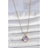 HarmonyAura 316L Çelik Gold Renk Zincir Mor Çiçek İşlemeli İnci Detay Portre Model Kadın Kolye