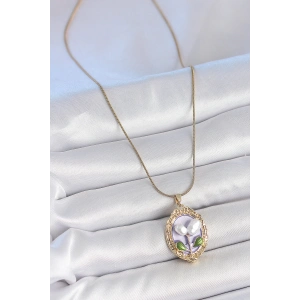 HarmonyAura 316L Çelik Gold Renk Mor İncili Çiçek İşlemeli Portre Model Kadın Kolye