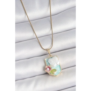 HarmonyAura 316L Çelik Gold Renk Zincir Mavi Mineli İncili Çiçek İşlemeli Portre Model Kadın Kolye