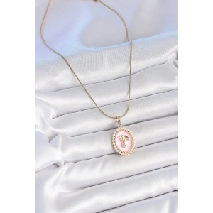HarmonyAura 316L Çelik Gold Renk Zincir Pembe Mineli İncli Zirkon Taşlı Çiçek İşlemeli Portre Model Kadın Kolye
