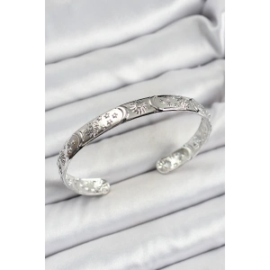 HarmonyAura Pirinç Gümüş Renk İşlemeli Altı Açık Bileklik