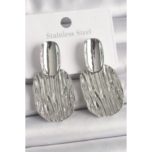 HarmonyAura Pirinç Gümüş Renk İşlemeli Kare Plaka Model Kadın Küpe