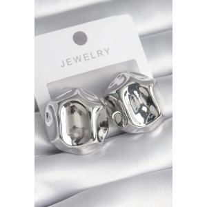 HarmonyAura Pirinç Gümüş Renk İşlemeli Top Model Kadın Küpe