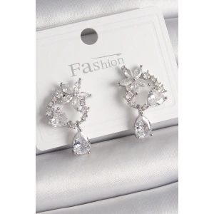 HarmonyAura Pirinç Gümüş Renk Zirkon Taşlı Çiçek Model Sallantı Damla Detay Kadın Küpe