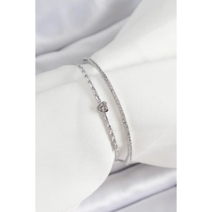 HarmonyAura Pirinç Gümüş Renk Zirkon Taşlı Kalp Detaylı Kadın Bileklik