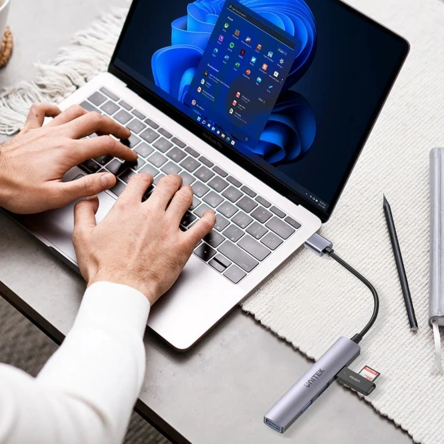 UNITEK TYPE-A TO 4 PORT USB (USB3.0+USB2.0) H1208A