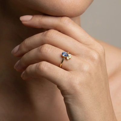 Gökyüzü Mavisi Damla Taşlı Pırlanta Yüzük