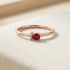 Minimal Yakut Kırmızısı Damla Taşlı Pırlanta Yüzük