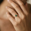 Minimal Zümrüt Yeşili Damla Taşlı Pırlanta Yüzük