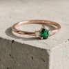 Minimal Zümrüt Yeşili Damla Taşlı Pırlanta Yüzük