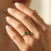 Minimal Zümrüt Yeşili Damla Taşlı Pırlanta Yüzük