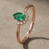 Zümrüt Yeşili Damla Taşlı Pırlanta Yüzük