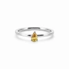 Ring aus Gold mit farbigem gelbem Tropfenstein
