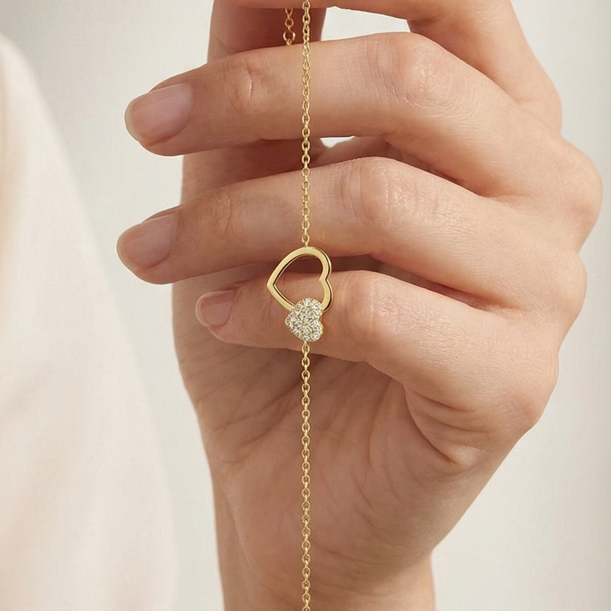 Sevginin Birleştirdiği Kalpler Altın Bileklik