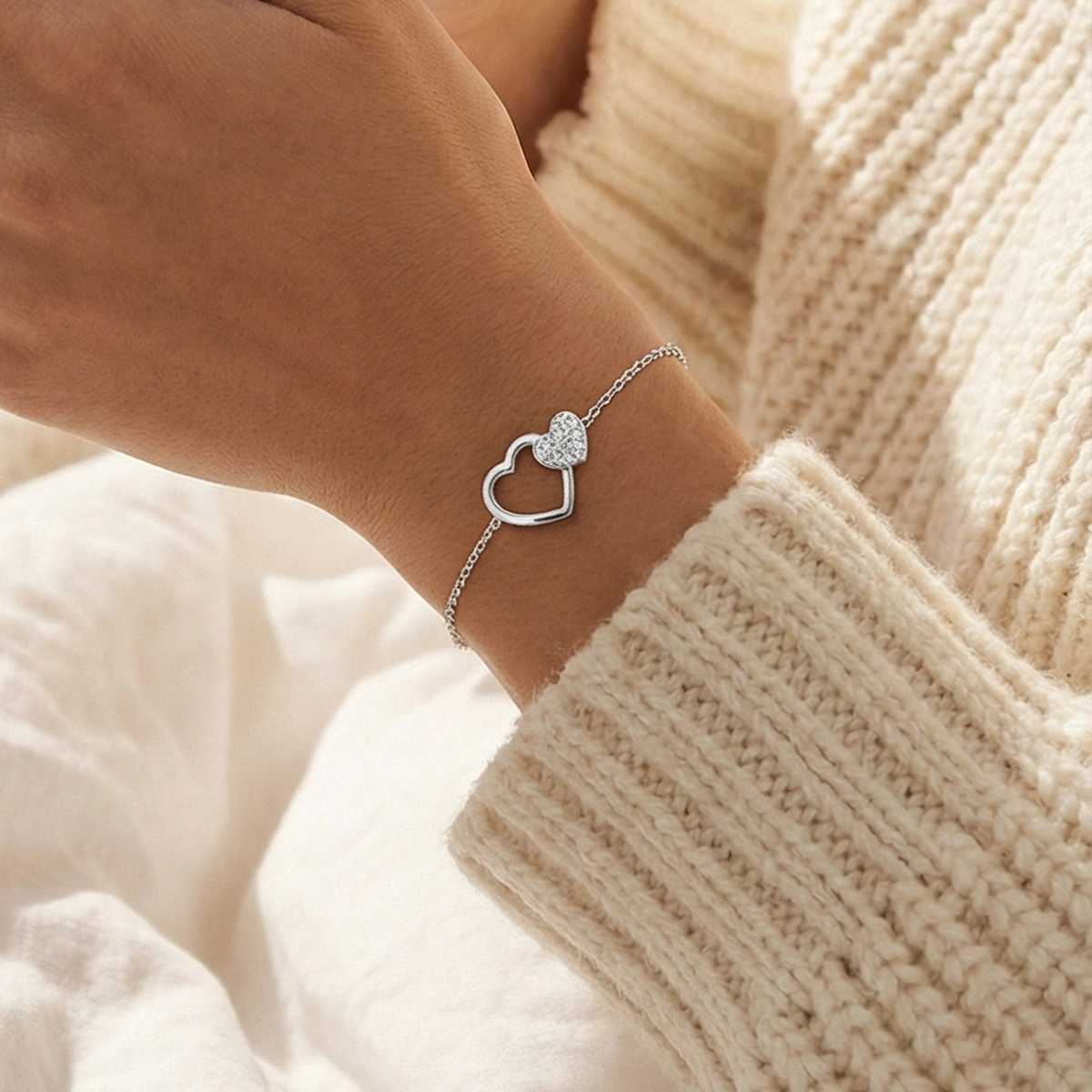 Sevginin Birleştirdiği Kalpler Altın Bileklik