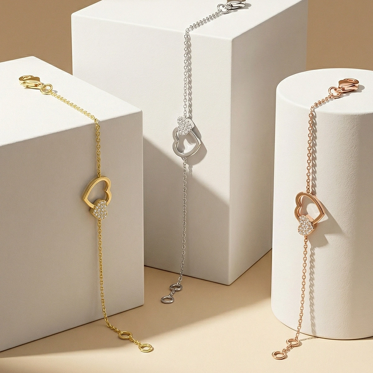 Sevginin Birleştirdiği Kalpler Altın Bileklik