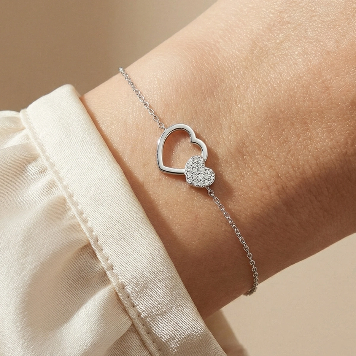 Sevginin Birleştirdiği Kalpler Altın Bileklik