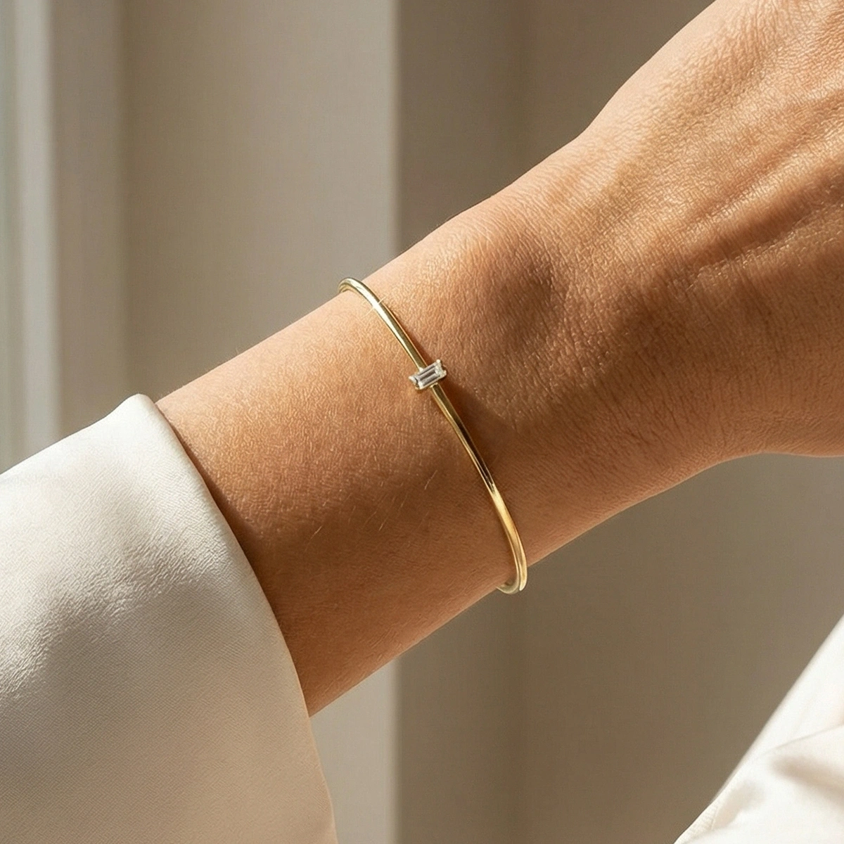 Baget Tek Taşlı Zarif Altın Bileklik