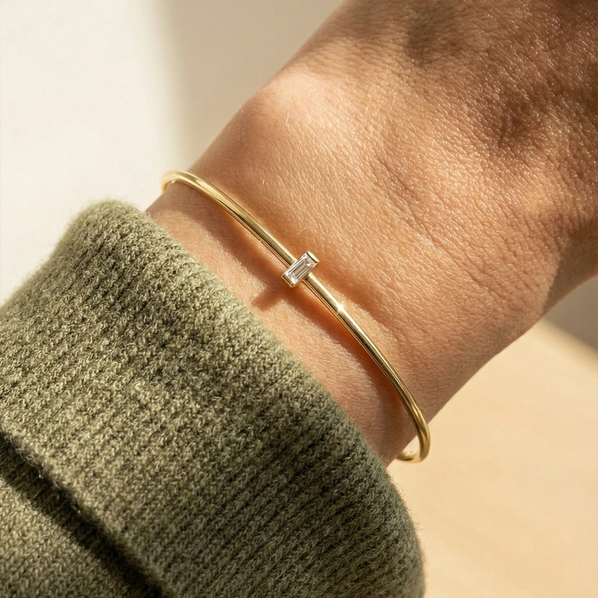 Baget Tek Taşlı Zarif Altın Bileklik