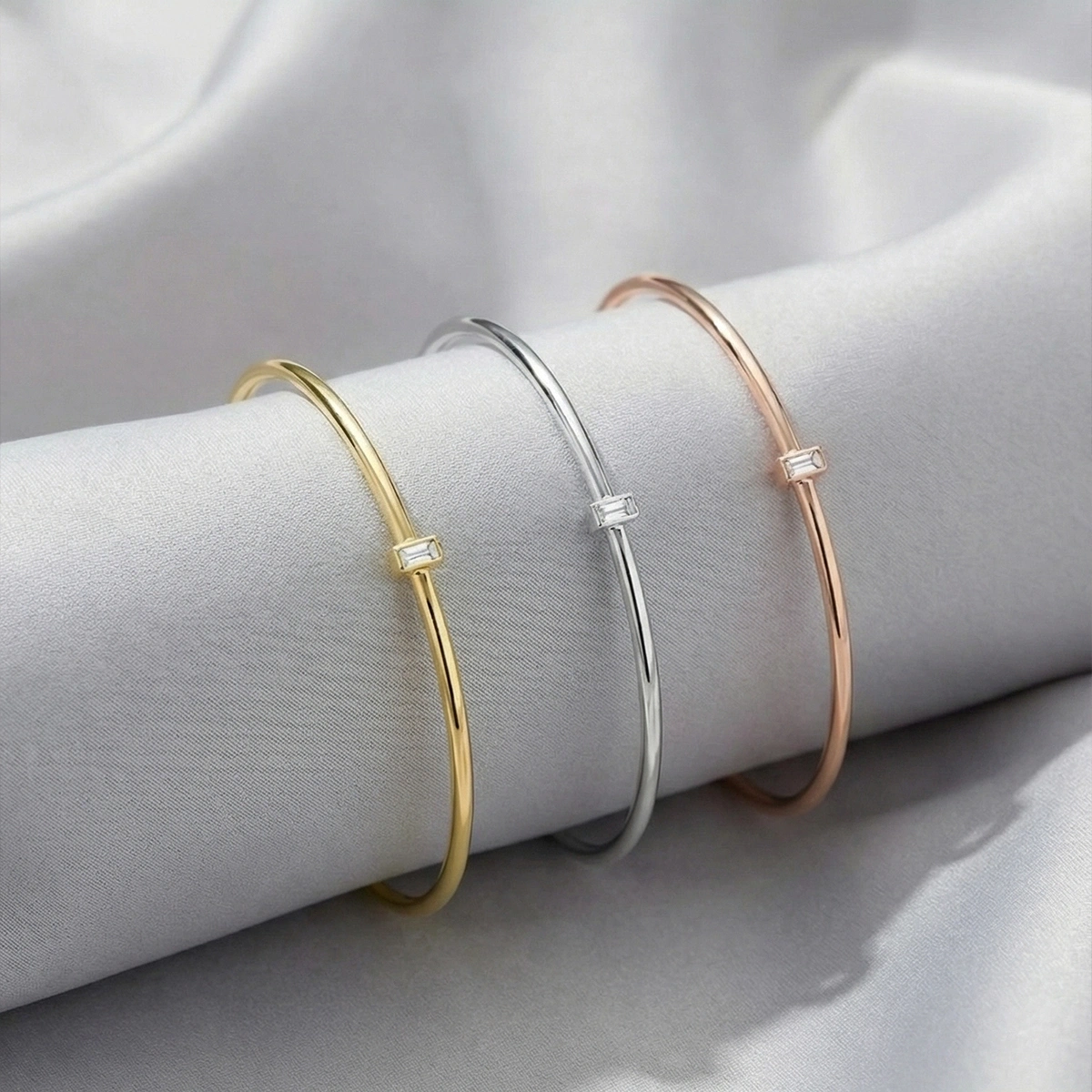 Baget Tek Taşlı Zarif Altın Bileklik