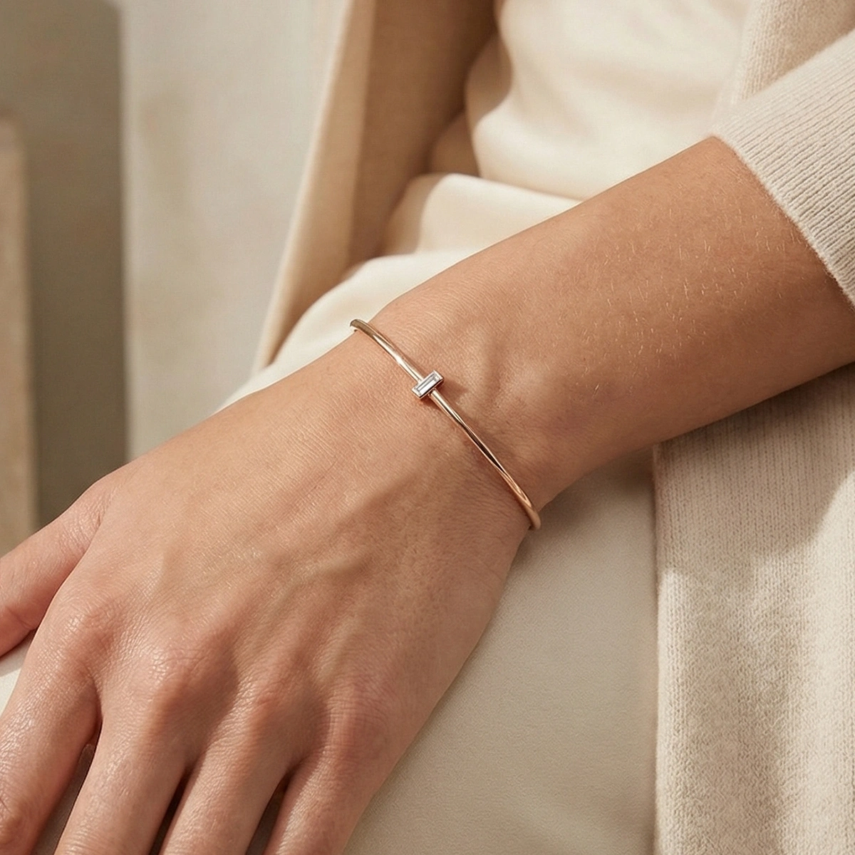 Baget Tek Taşlı Zarif Altın Bileklik