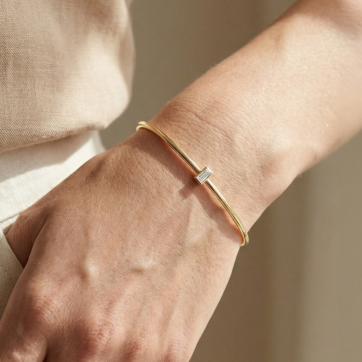 Baget Tek Taşlı Modern Altın Bileklik