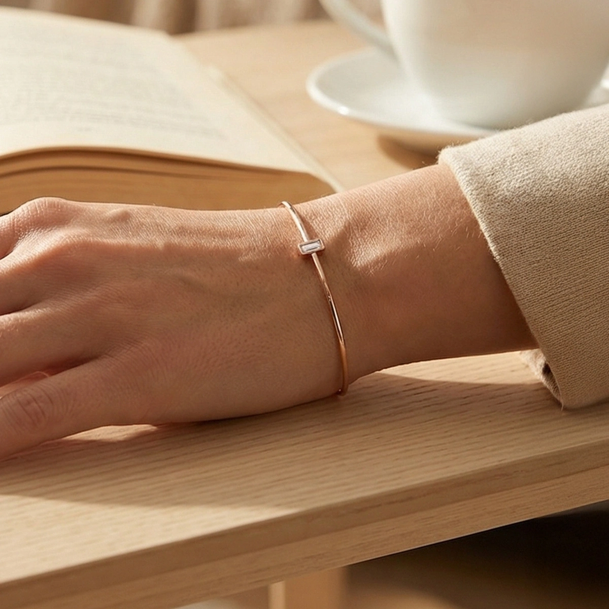 Baget Tek Taşlı Modern Altın Bileklik