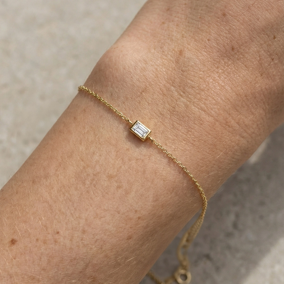 Baget Taşlı Sadeliğin Şıklığı Altın Bileklik