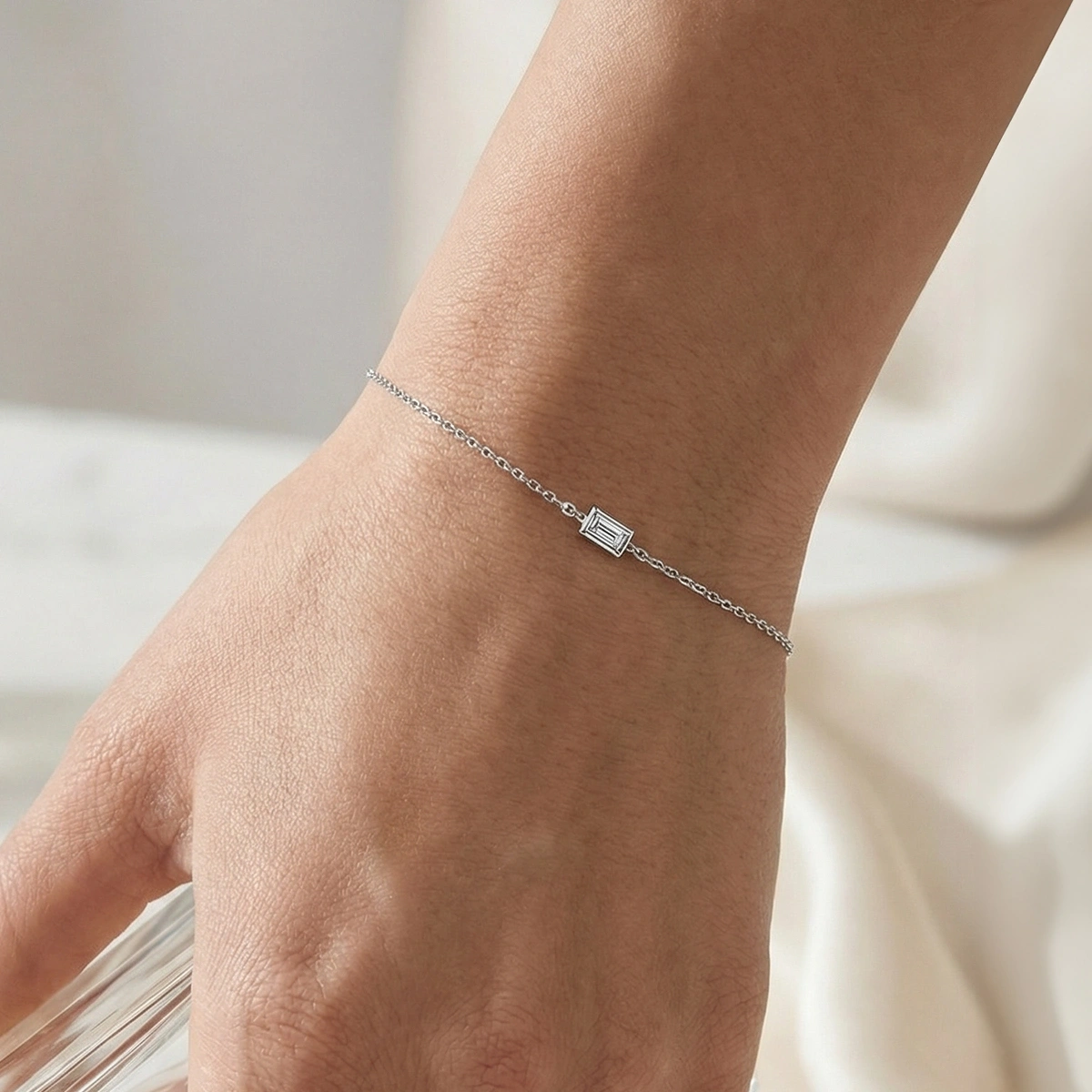 Baget Taşlı Sadeliğin Şıklığı Altın Bileklik