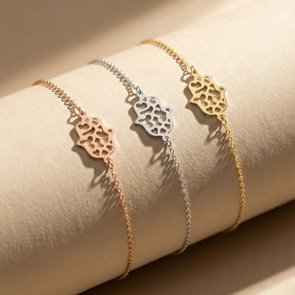 Fatma Ana Eli Plaka Altın Bileklik