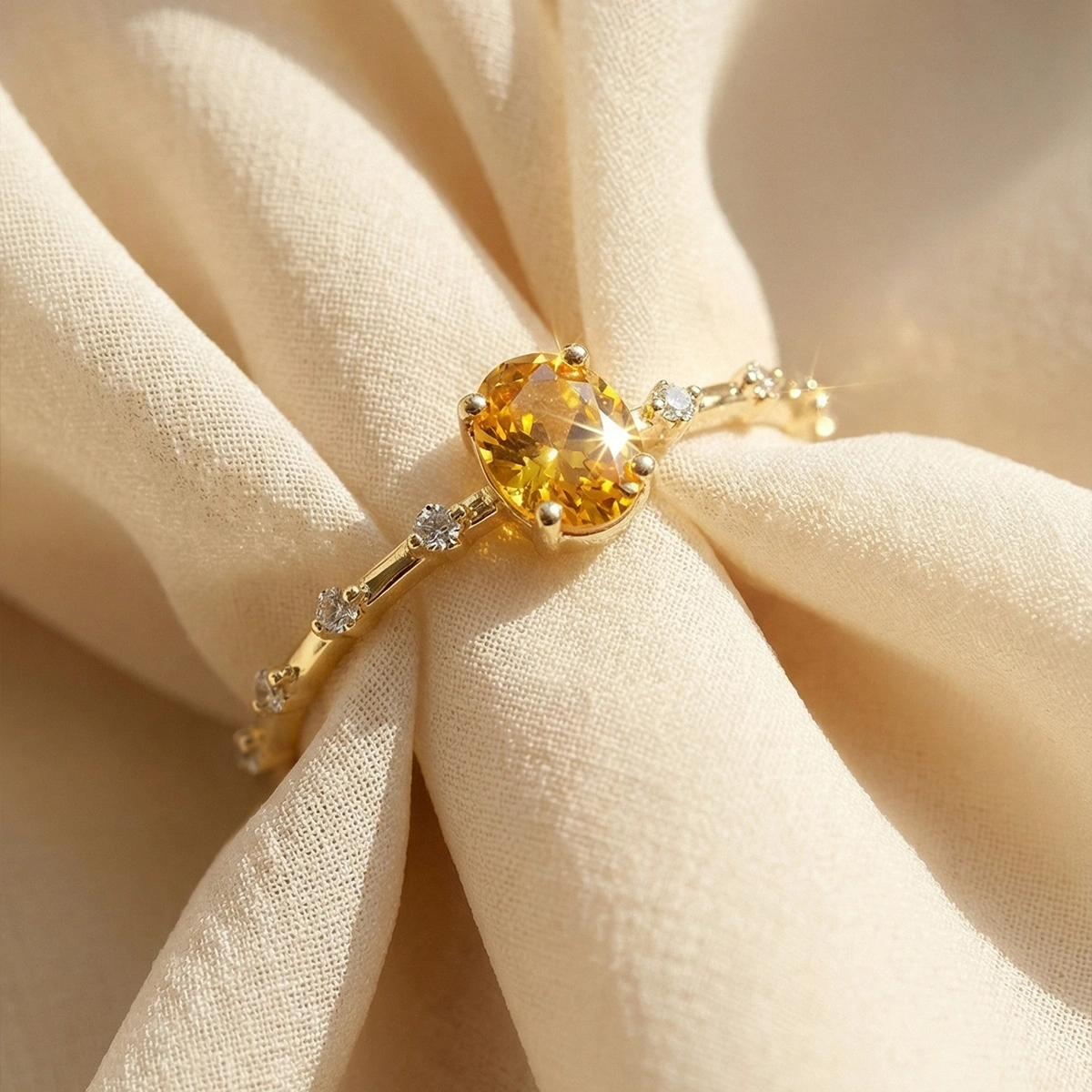 Sitrin Oval Taşlı Pırlanta Yüzük