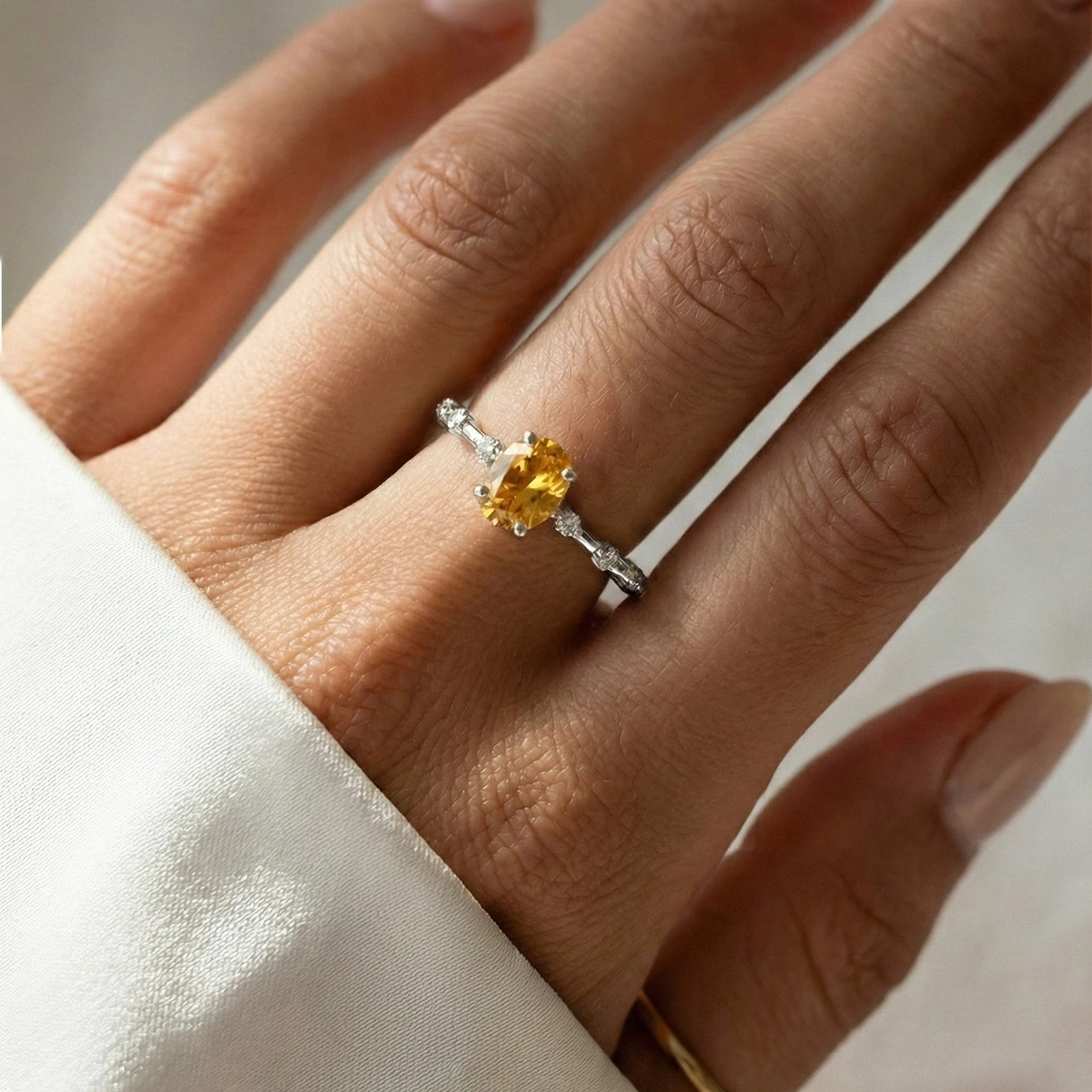 Sitrin Oval Taşlı Pırlanta Yüzük